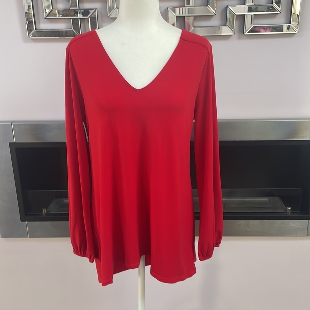 ♡ EXPRESS long V-neck shirt with open back size large
